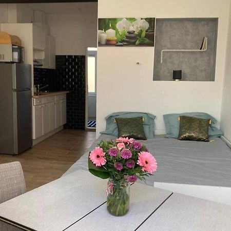 Magnifique Studio Au 2Eme Etage, A Proximite De La Gare Du Midi! 布鲁塞尔 外观 照片
