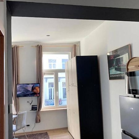 Magnifique Studio Au 2Eme Etage, A Proximite De La Gare Du Midi! 布鲁塞尔 外观 照片