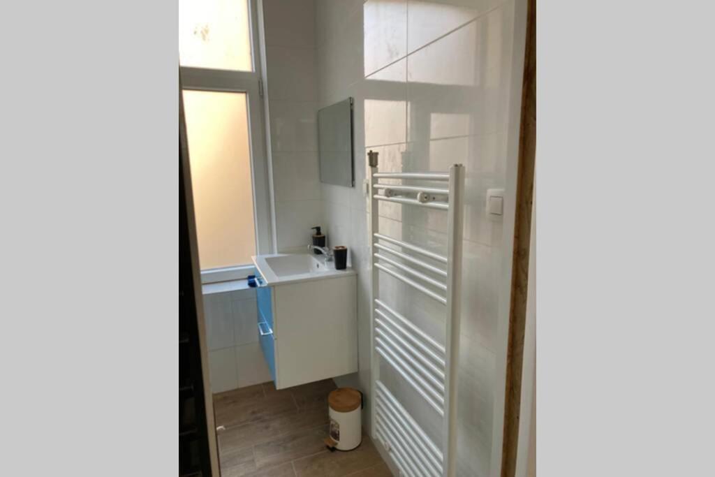 Magnifique Studio Au 2Eme Etage, A Proximite De La Gare Du Midi! 布鲁塞尔 外观 照片