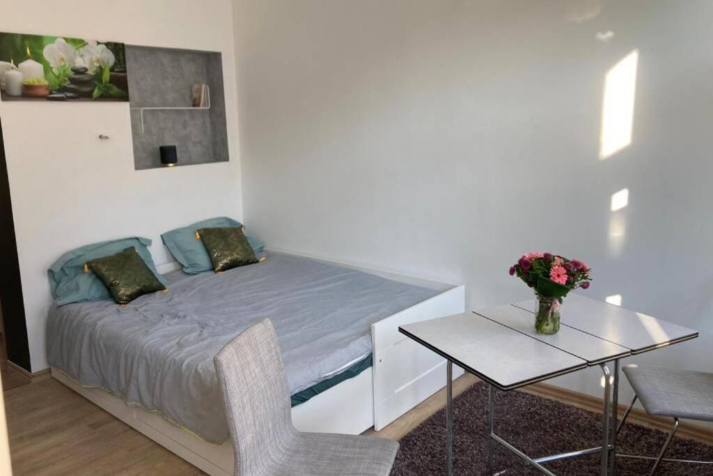 Magnifique Studio Au 2Eme Etage, A Proximite De La Gare Du Midi! 布鲁塞尔 外观 照片