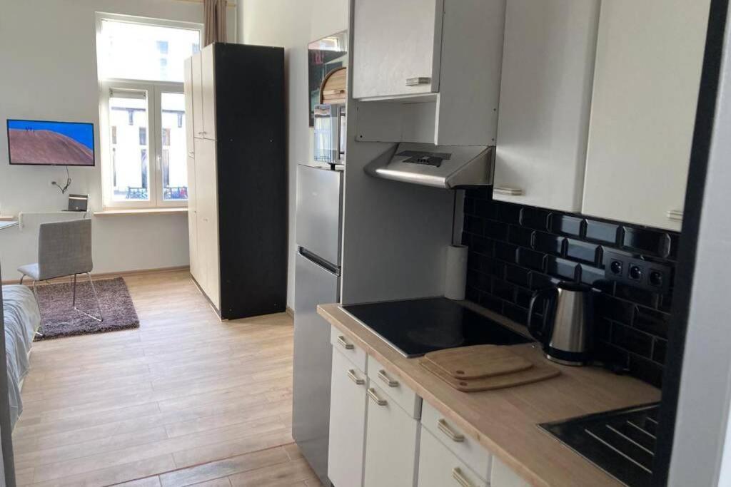 Magnifique Studio Au 2Eme Etage, A Proximite De La Gare Du Midi! 布鲁塞尔 外观 照片
